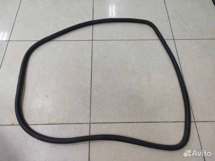 Уплотнитель двери задний Volkswagen Passat B6 1.9