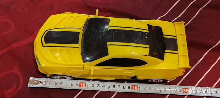 Машина на пульте управления Бамблби