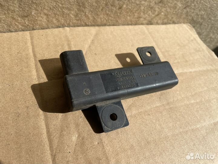 3D0909133E VAG Антенна электрическая VW Touareg 1