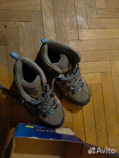 Женские кроссовки