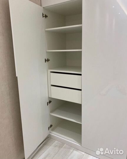 Шкаф с зеркалом