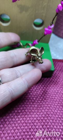 Фигурка мышки,натуральный янтарь