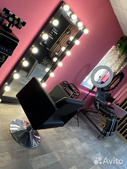 Гримерное зеркало с лампочками