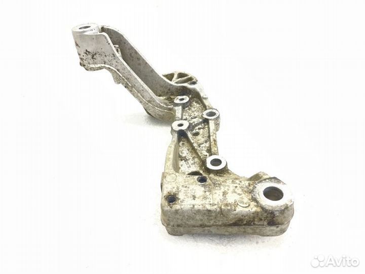 Крепление рычага подвески переднее левое Skoda