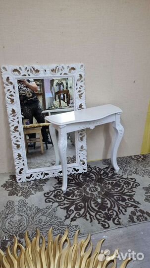 Зеркало настенное в резной раме