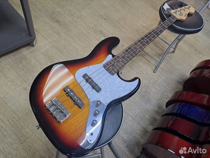 Бас гитара Homage