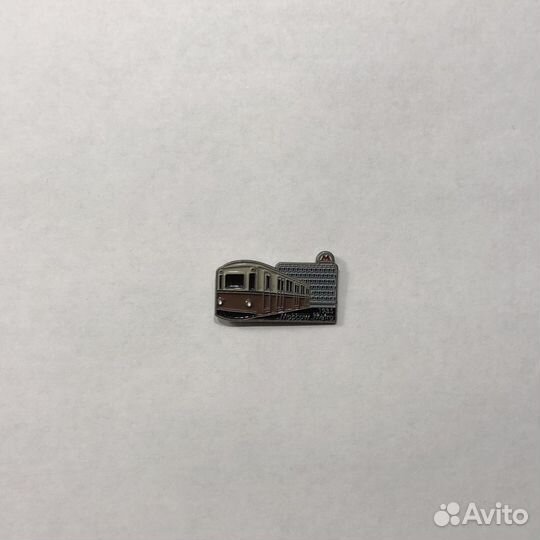 Значок коллекционный вагон метро 