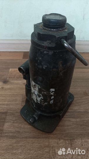 Домкрат гидравлический 12 тонн