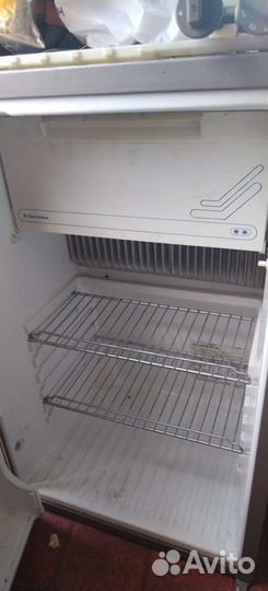 Холодильник Electrolux для автодома, кемпера