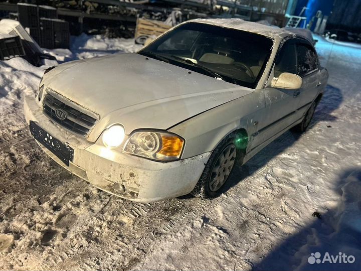 В разборе Kia Magentis 2000-2005