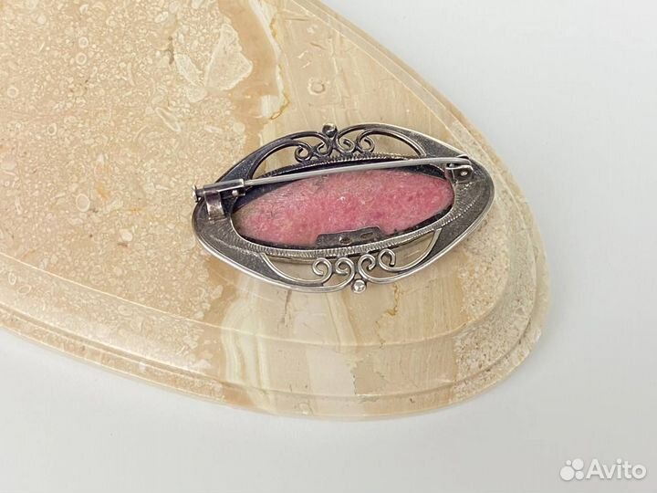 Брошь винтажная с родонитом в серебряной оправе