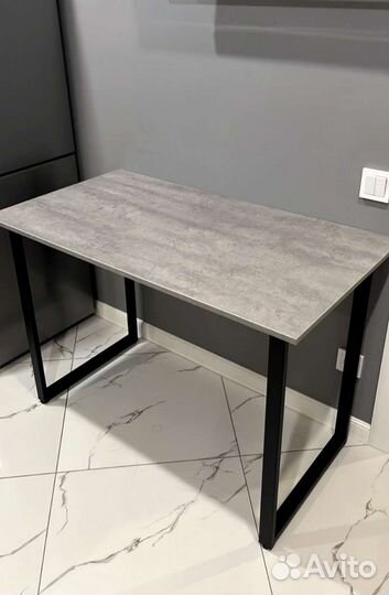 Маникюрный стол новый