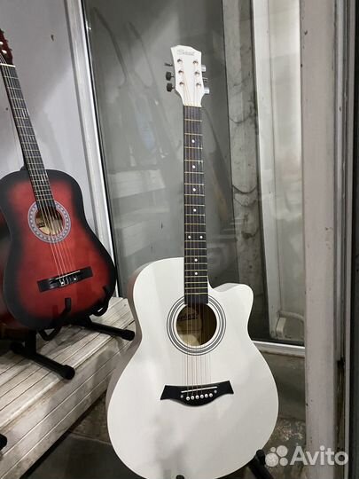 Акустическая гитара