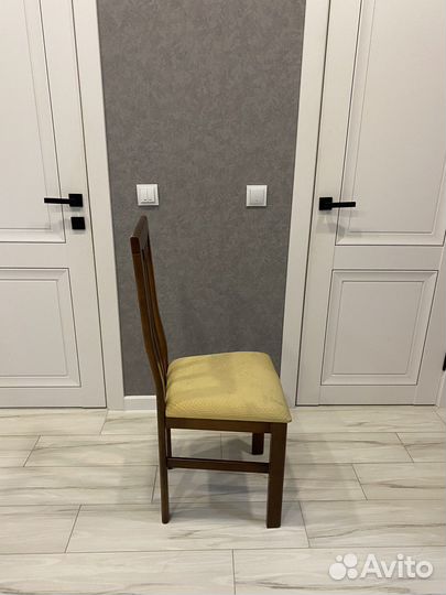 Деревянные стулья