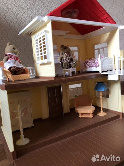 Игрушечный домик с мебелью