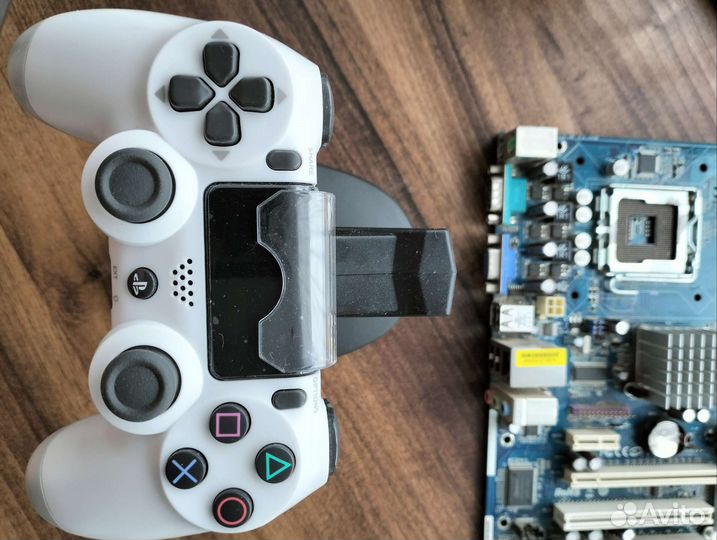 Геймпад Sony DualShock 4 с зарядной док-станцией