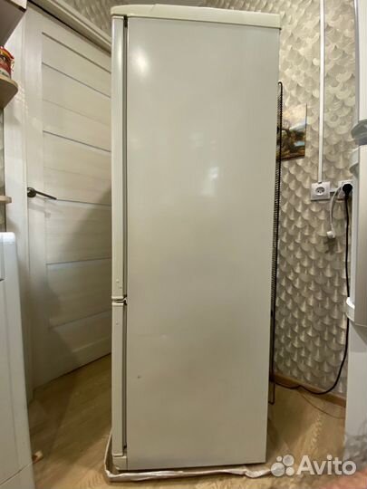 Продаётся холодильник двухкамерный Атлант мхм-1803