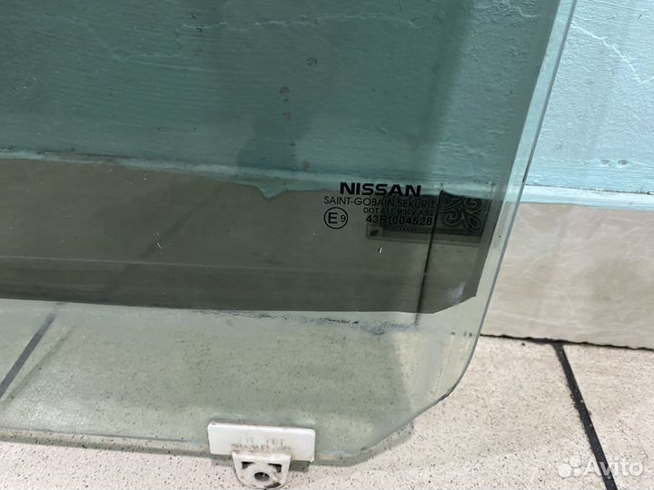 Стекло двери заднее левое Nissan tiida C11