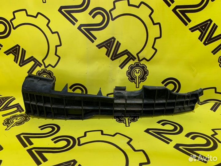 Крепление бампера переднее правое Lexus Gs350