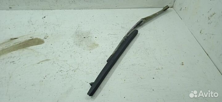 Поводок стеклоочистителя передний