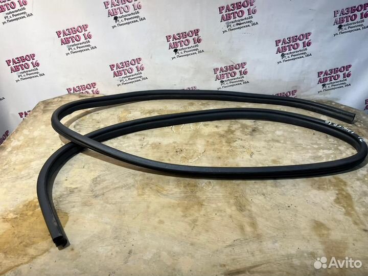 Уплотнитель задней левой двери Mitsubishi Lancer 1