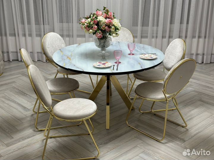 Стол и стулья