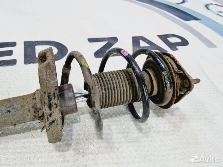 Стойка амортизатора передняя правая Kia Ceed ED