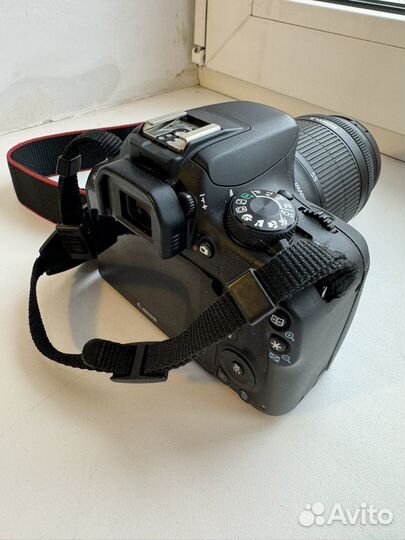 Зеркальный фотоаппарат Canon EOS 100D