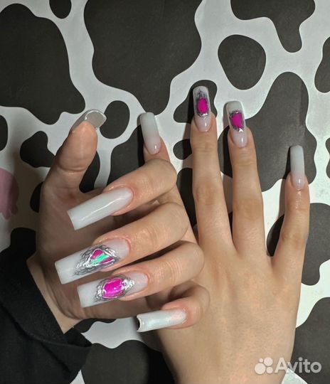 Модель на маникюр