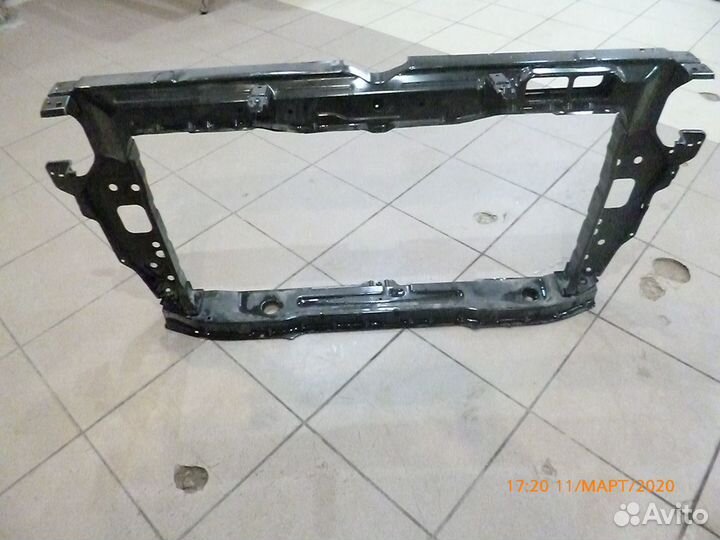 Рамка радиатора Телевизор Hyundai Солярис c 2017