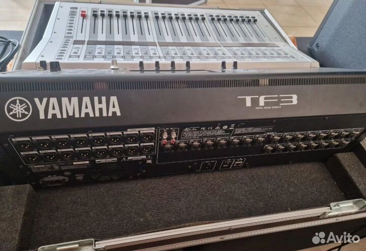 Цифровой микшерный пульт Yamaha