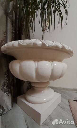 Ваза из искусственного камня