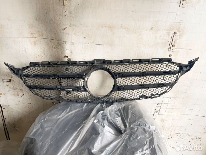 Решетка радиатора Mercedes C180 w205 2015г