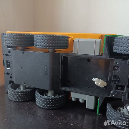 Радиоуправляемый самосвал Double Eagle 1:20