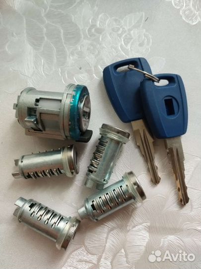 Личинки замка с ключами Фиат Дукато 250