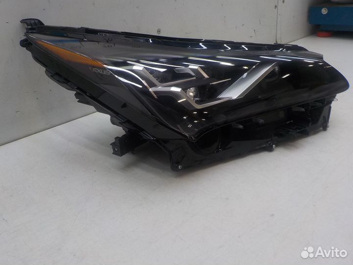 Фара правая Lexus NX200/NX200t/NX300/NX300h