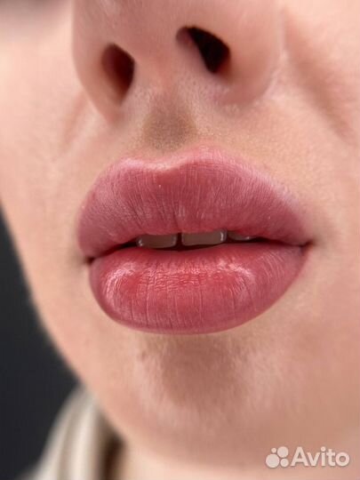 Модель на перманент губ