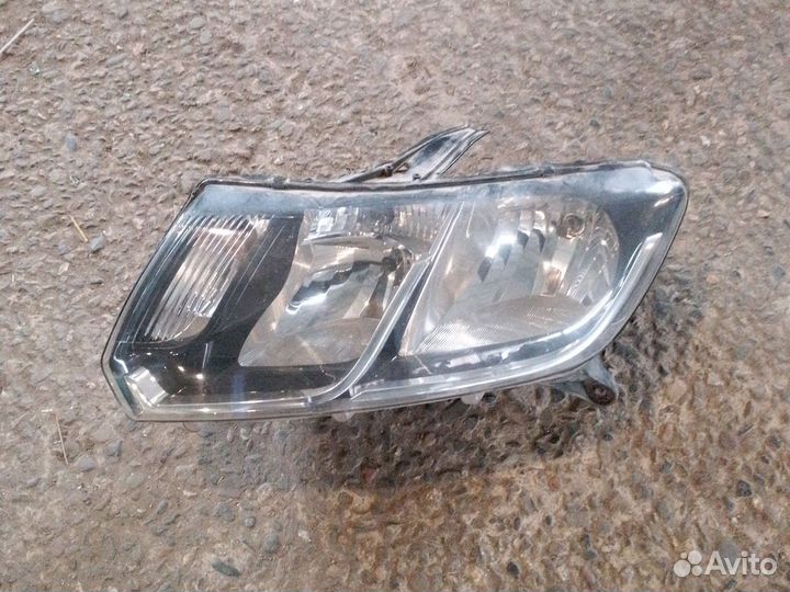 Фара левая Renault Logan 2