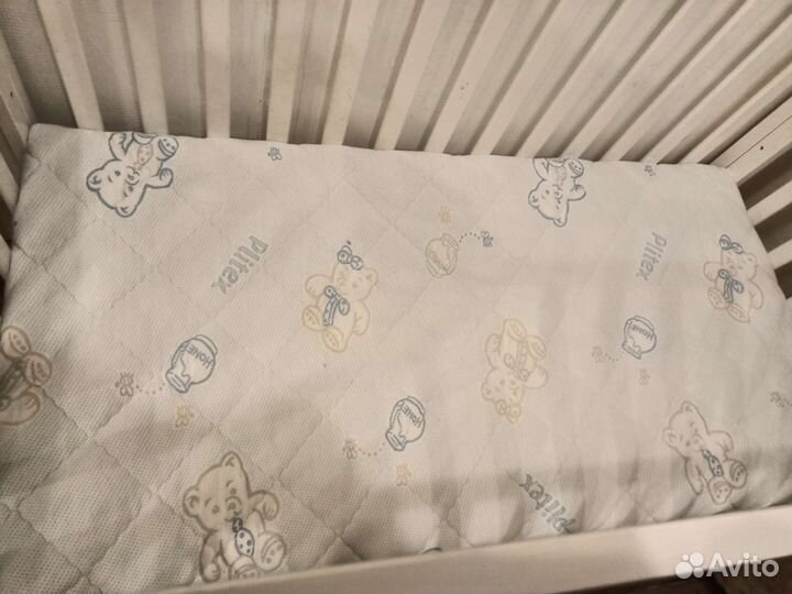 Детская кроватка с маятником с матрасом