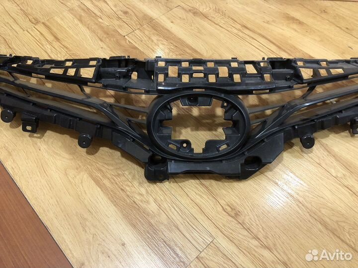 Решетка радиатора Toyota Camry V70