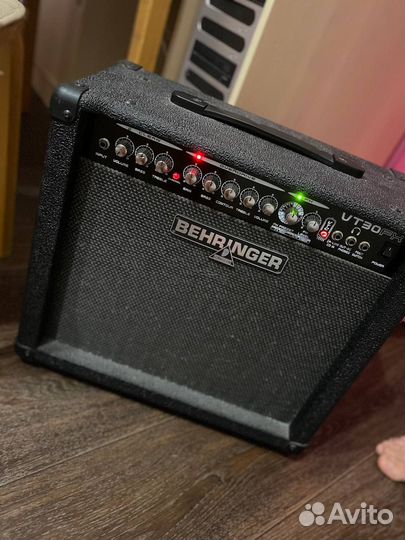 Комбоусилитель behringer VT30FX