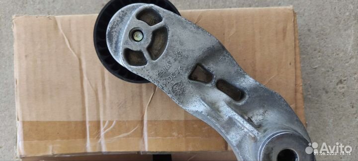 1722000170 натяжитель с роликом SsangYong