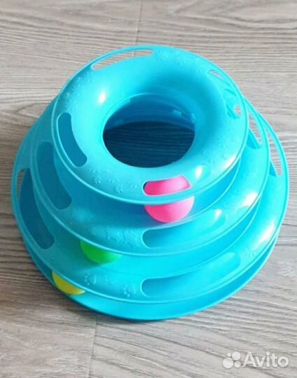 Лежанка, игрушка, шлейка для животных