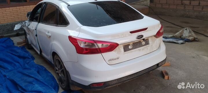 Ford Focus 1.6 AMT, 2013, битый, 275 000 км