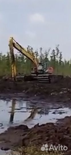 Машинист экскаватора (экскаватор амфибия hitachi)