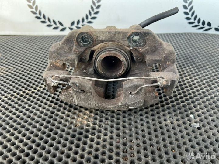 Суппорт передний правый Opel Vectra B X16XEL 1.6