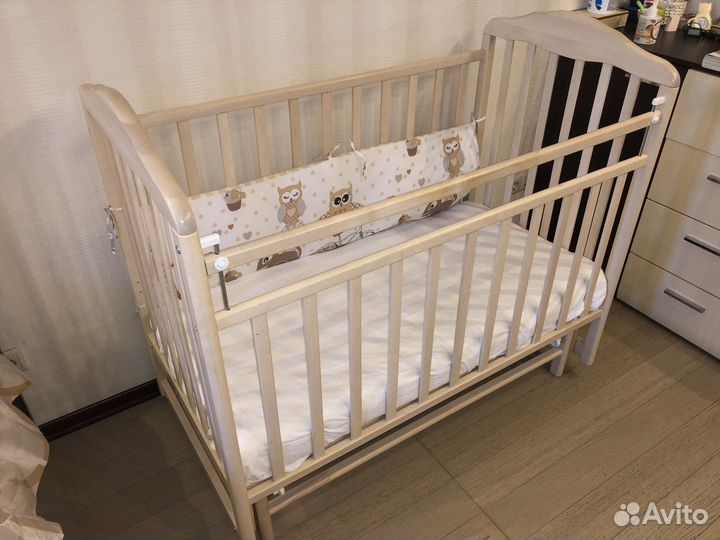 Детская кроватка с поперечным маятником