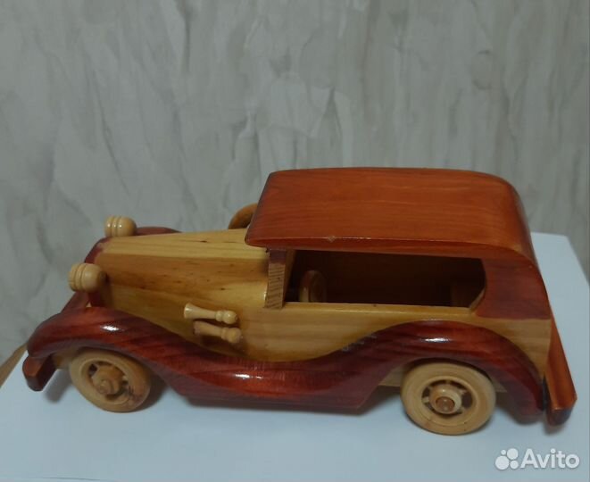 Деревянная ретро машина