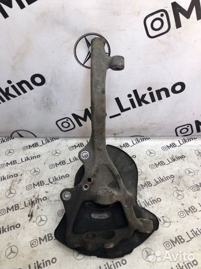 Поворотный кулак передний правый Mercedes Cl W216