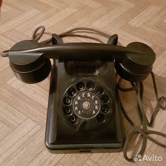 Старинный телефон